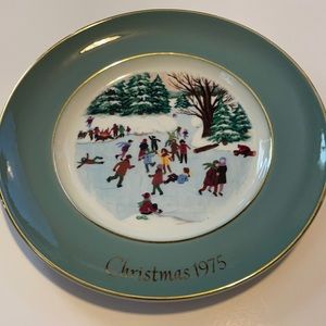 "Skaters on the Pond" Christmas 1975 Vintage Plate